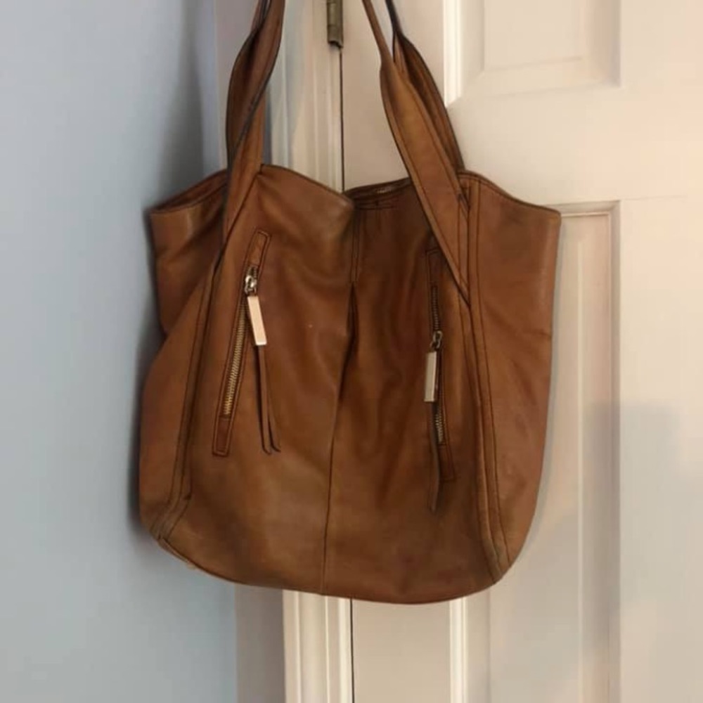 B Makowsky leather purse